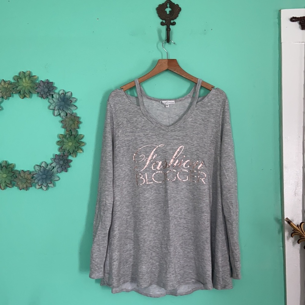 Fashion blogger. cold shoulder. high low top.